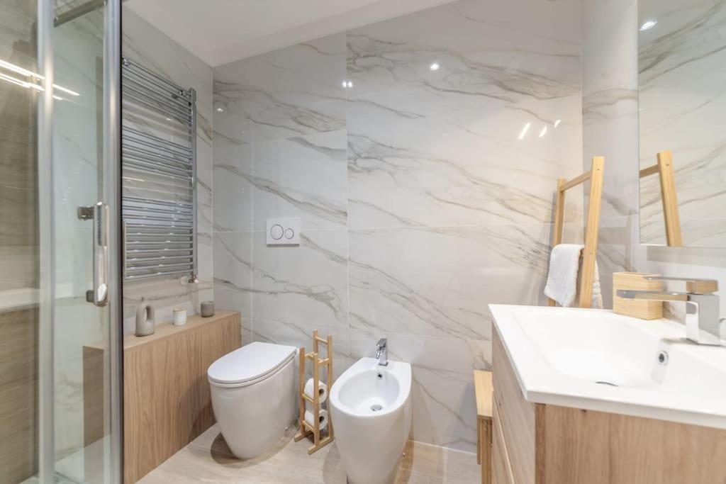 Apartment Domus 124, Elegant Comfort With Parking Rom